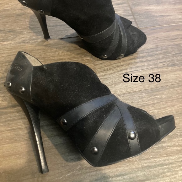 Open toe heels - Picture 2 of 2